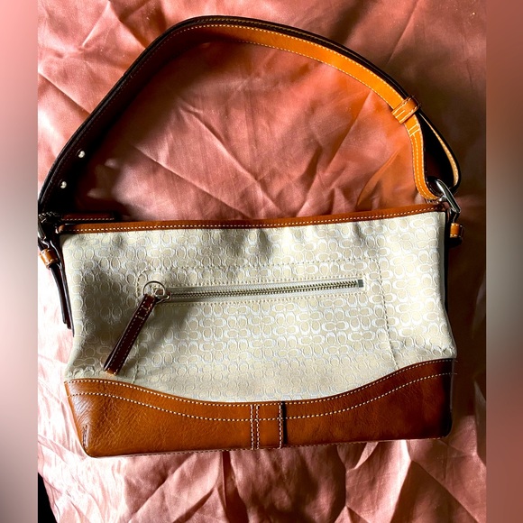 Coach Handbags - EUC COACH SHOULDER BAG